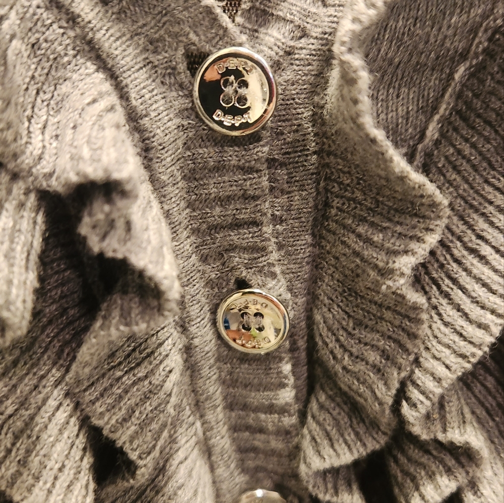 Small fitted sweater
